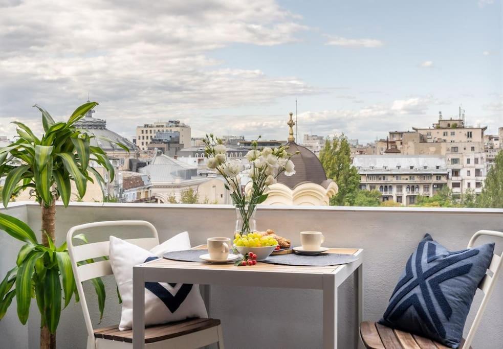 Stunning Views 2Br Midtown Flat - Charming Balcony Apartman Bukarest Kültér fotó